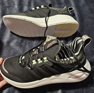 Adidas Womens 7